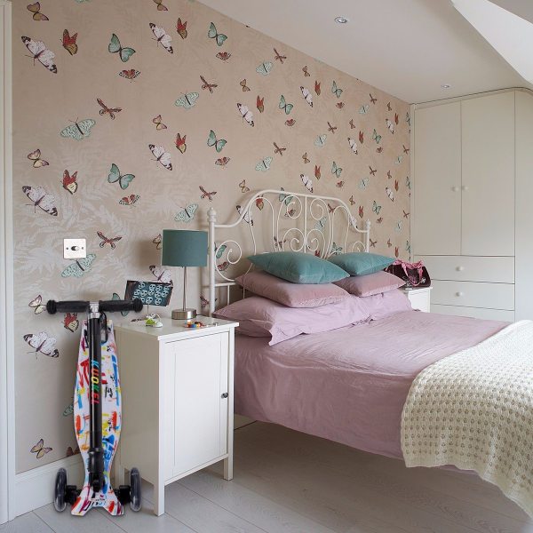 Sophisticated wallpaper design in a master bedroom