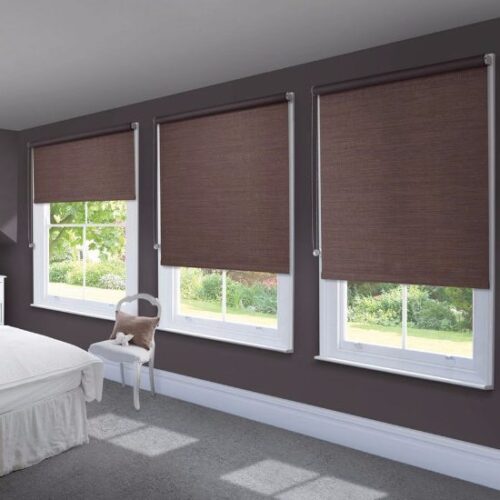 Roller blinds with thermal insulation properties