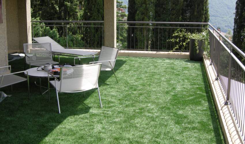 Most Suitable Type of Lawn Furniture to Put on Artificial Grass